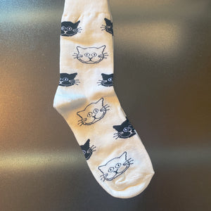 Lustige Socken mit Katzenköpfe-Motiv
